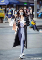 小姐姐穿运动风衣,小姐姐演绎时尚运动风