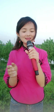 小姐姐唱的歌太动人,小姐姐歌声中的情感之旅