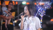 街边小姐姐唱神话,小姐姐演绎经典旋律